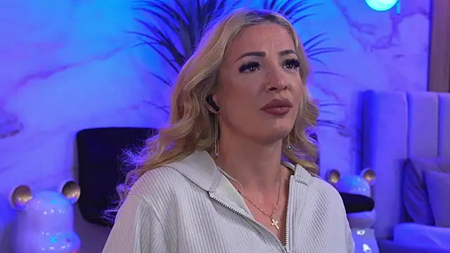 Izabellle02 online show from 04-16-26, 03:40