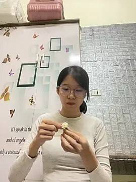 meomeo2k6 online show from 12-15-25, 02:12