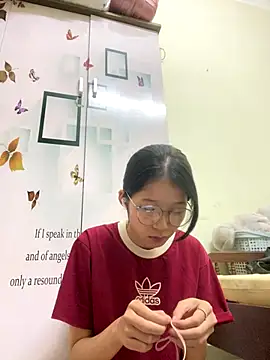 meomeo2k6 online show from 10-23-25, 05:39