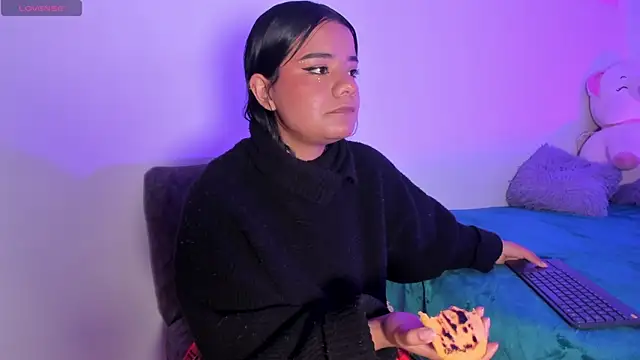 Snapshot of Shophie_thoopson chatting on 01-17-26, 05:55 Shophie thoopson online show from 01-17-26, 05:55