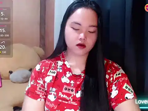 Snapshot of _Lylia chatting on 06-25-26, 10:04 Lylia online show from 06-25-26, 10:04