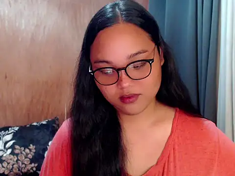 Snapshot of _Lylia chatting on 10-05-25, 12:23  Lylia online show from 10-05-25, 12:23