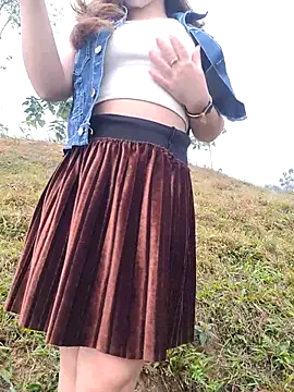 Snapshot of Muna_LM chatting on 01-18-26, 12:47 Muna LM online show from 01-18-26, 12:47