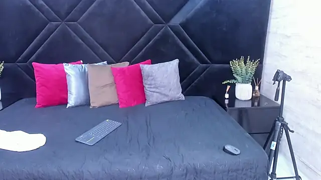 Dantzel  online show from 03-16-26, 07:05