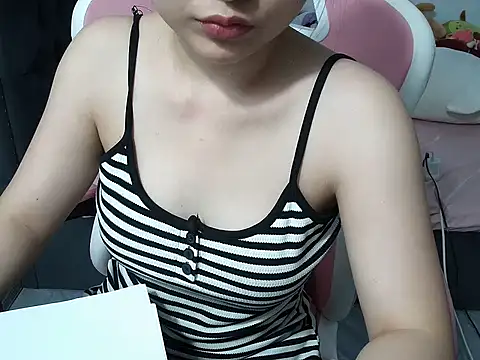 Snapshot of Ori-Yannie chatting on 10-11-25, 07:53 Ori-Yannie online show from 10-11-25, 07:53