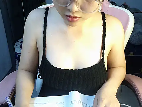 Snapshot of Ori-Yannie chatting on 09-10-25, 04:00 Ori-Yannie online show from 09-10-25, 04:00