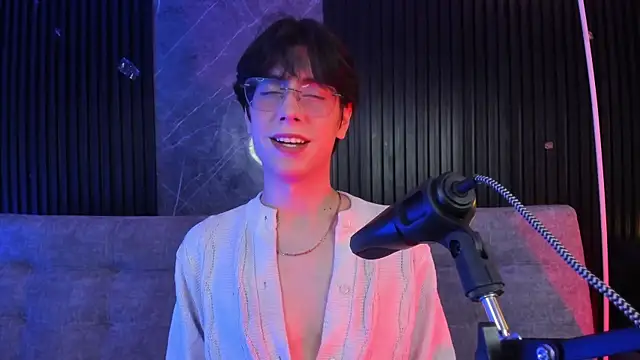 luixdust  online show from 10-28-25, 04:24