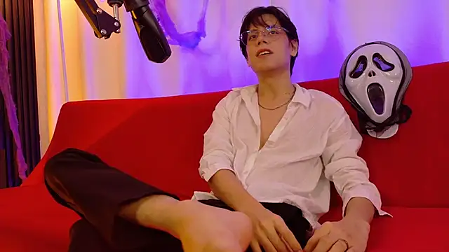 luixdust  online show from 10-24-25, 06:23