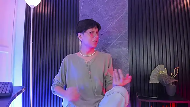 luixdust  online show from 11-29-25, 04:34