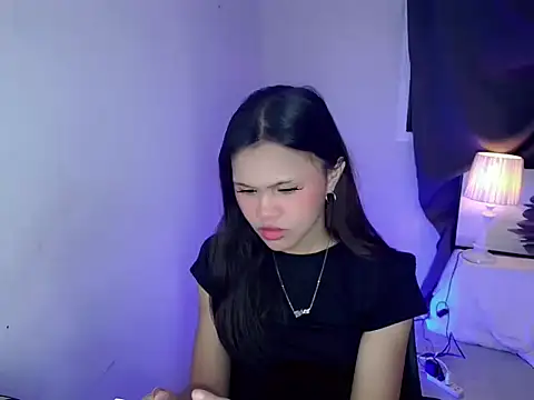 Snapshot of Filipina_milker chatting on 10-21-25, 01:32 Filipina milker online show from 10-21-25, 01:32