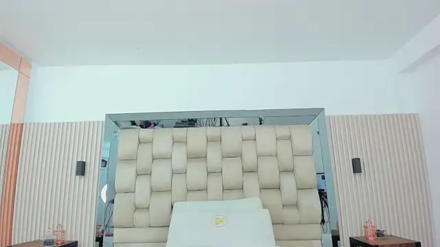 ikia lopez  online show from 11-06-25, 07:29