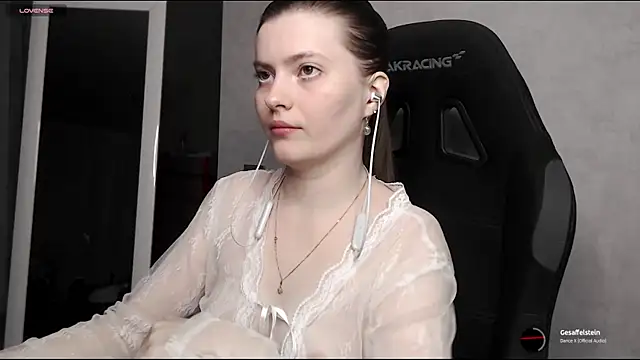 cute elfy  online show from 10-07-25, 04:08