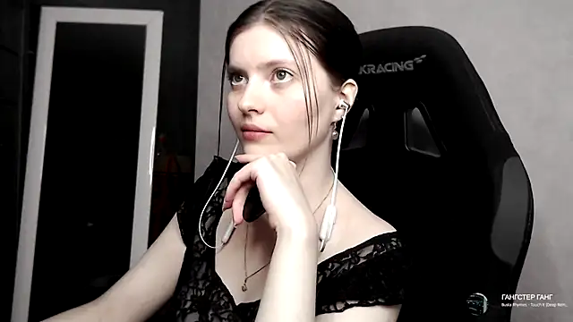 cute elfy  online show from 09-18-25, 04:43