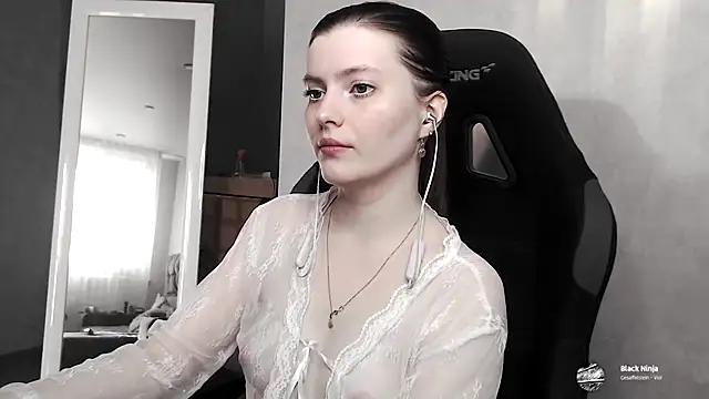 cute elfy  online show from 10-08-25, 02:07