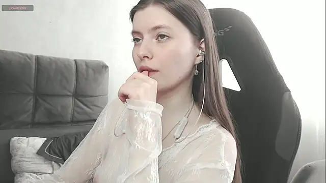 cute elfy  online show from 10-30-25, 11:19