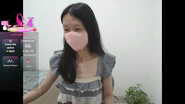 Snapshot of AlinaBaby_x chatting on 10-10-25, 05:41 AlinaBaby x online show from 10-10-25, 05:41