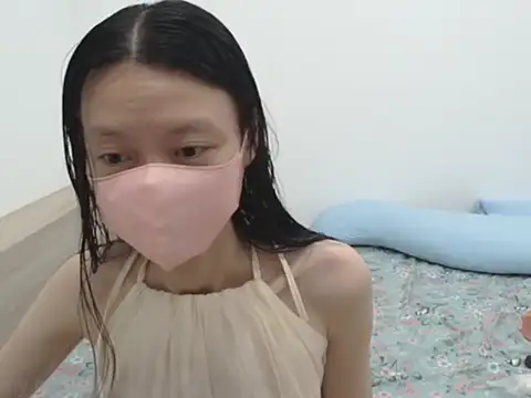Snapshot of AlinaBaby_x chatting on 10-15-25, 09:12 AlinaBaby x online show from 10-15-25, 09:12