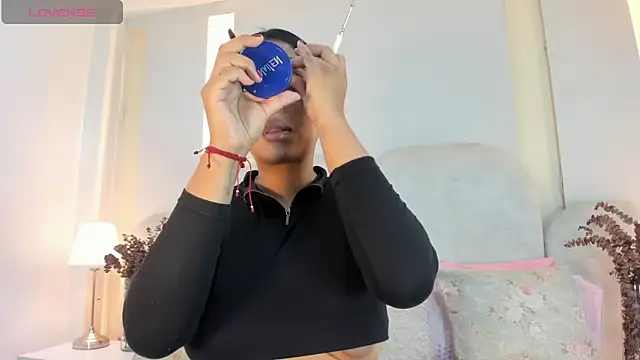 SalomeeBell online show from 10-27-25, 08:21