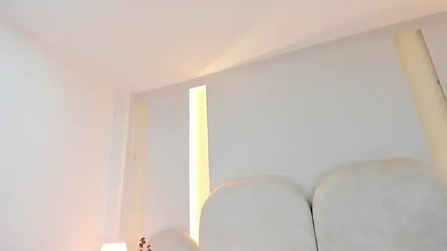 Snapshot of SalomeeBell chatting on 10-10-25, 09:15 SalomeeBell online show from 10-10-25, 09:15