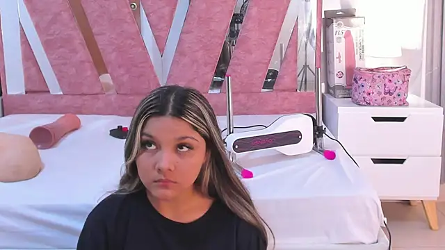 Wonderkloe  online show from 02-08-26, 07:33