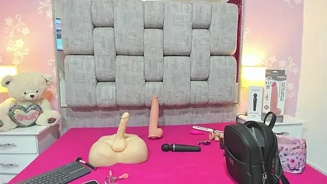 Wonderkloe  online show from 11-29-25, 02:34