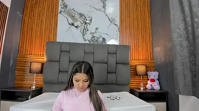 Wonderkloe  online show from 04-08-26, 02:46