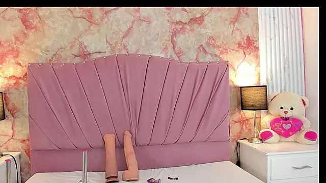 Wonderkloe  online show from 04-09-26, 02:57