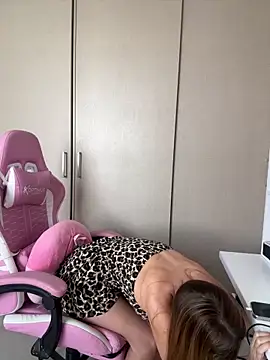 Snapshot of Nikii__ chatting on 06-14-26, 02:29 Nikii online show from 06-14-26, 02:29