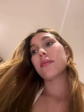Snapshot of Nikii__ chatting on 06-15-26, 04:23 Nikii online show from 06-15-26, 04:23