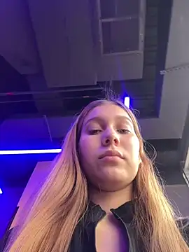 Snapshot of Nikii__ chatting on 02-20-26, 04:53 Nikii online show from 02-20-26, 04:53