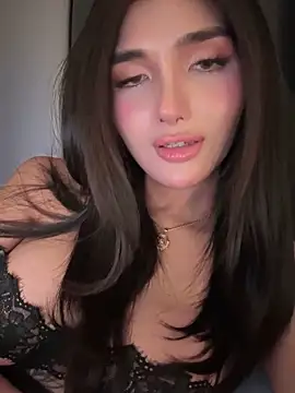 Snapshot of EmeraldGreyson chatting on 03-21-26, 08:19 EmeraldGreyson online show from 03-21-26, 08:19