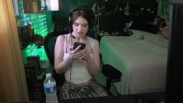 littlelune online show from 04-07-26, 08:32