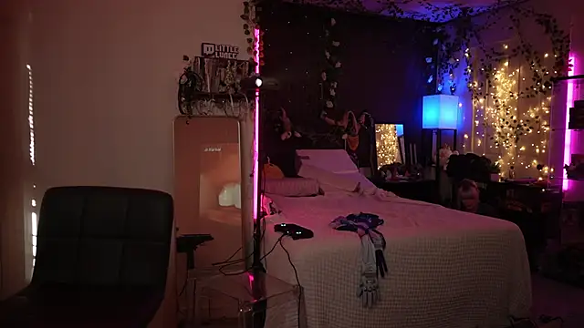 Snapshot of littlelune chatting on 09-28-25, 08:27 littlelune online show from 09-28-25, 08:27