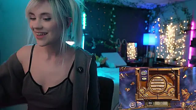 Snapshot of littlelune chatting on 10-29-25, 01:37 littlelune online show from 10-29-25, 01:37