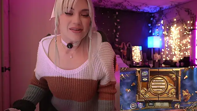 Snapshot of littlelune chatting on 10-12-25, 12:23 littlelune online show from 10-12-25, 12:23