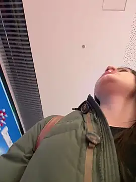 Isabella21  online show from 09-25-25, 08:37