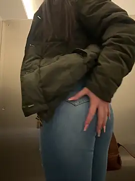 Isabella21  online show from 10-07-25, 12:00