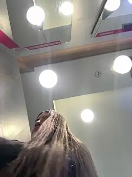 Isabella21  online show from 10-07-25, 10:33