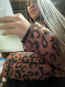 Isabella21  online show from 01-13-26, 11:30