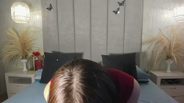 leaahcashh online show from 10-31-25, 04:20