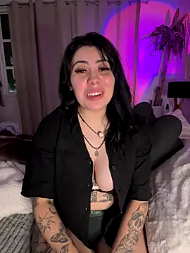 Snapshot of Draculona-666 chatting on 10-15-25, 04:22 Draculona-666 online show from 10-15-25, 04:22