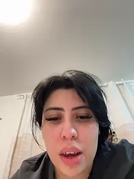 Snapshot of Draculona-666 chatting on 10-17-25, 03:32 Draculona-666 online show from 10-17-25, 03:32