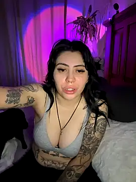 Snapshot of Draculona-666 chatting on 10-12-25, 03:52 Draculona-666 online show from 10-12-25, 03:52