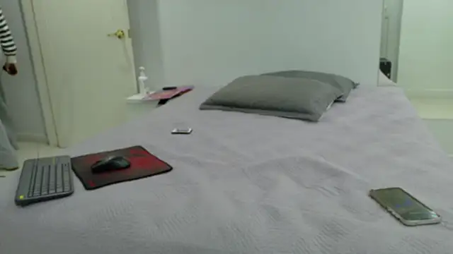 Snapshot of BeccaReedd chatting on 10-09-25, 02:23 BeccaReedd online show from 10-09-25, 02:23