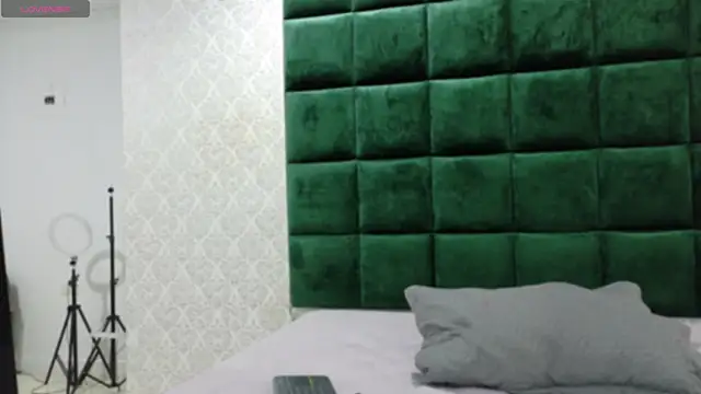 Snapshot of BeccaReedd chatting on 10-04-25, 03:08 BeccaReedd online show from 10-04-25, 03:08