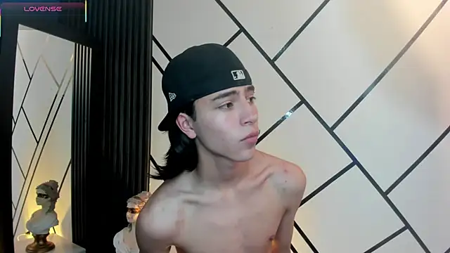 Snapshot of Christopher_77 chatting on 09-15-25, 04:07 Christopher 77 online show from 09-15-25, 04:07