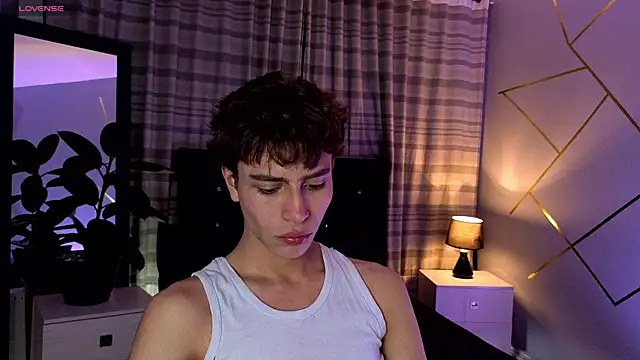 Snapshot of Christopher_77 chatting on 10-10-25, 04:35 Christopher 77 online show from 10-10-25, 04:35