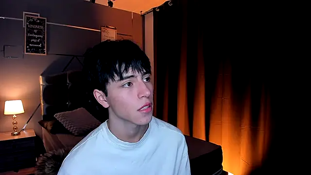 Snapshot of Christopher_77 chatting on 09-20-25, 04:23 Christopher 77 online show from 09-20-25, 04:23