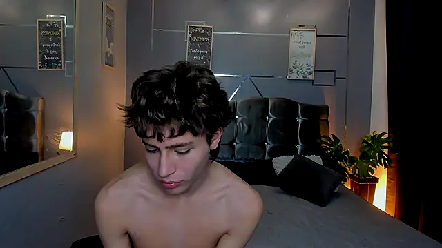 Snapshot of Christopher_77 chatting on 10-17-25, 01:57 Christopher 77 online show from 10-17-25, 01:57