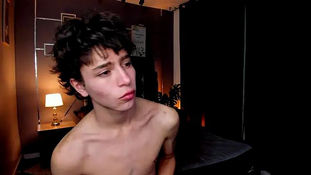 Snapshot of Christopher_77 chatting on 09-29-25, 01:28 Christopher 77 online show from 09-29-25, 01:28